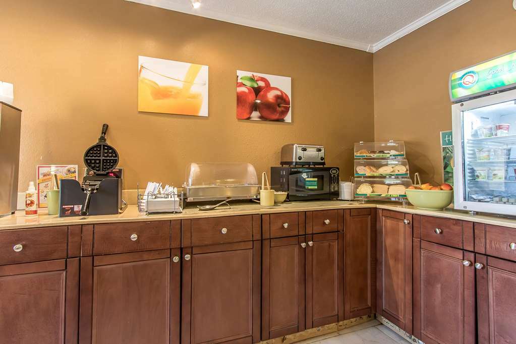 Quality Inn Cleveland Restaurant photo