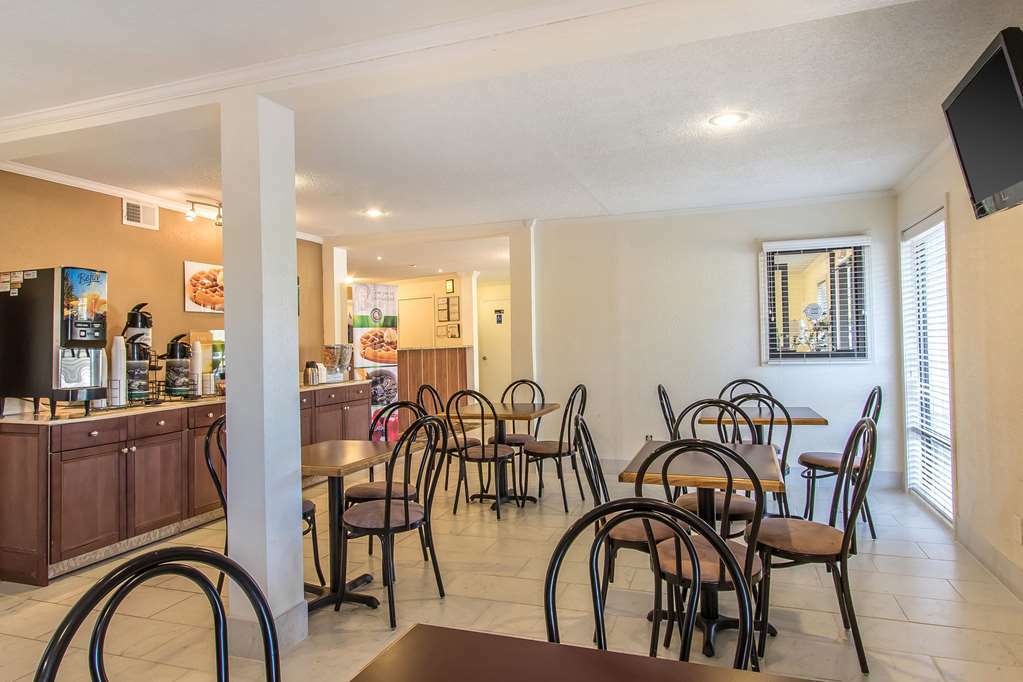 Quality Inn Cleveland Restaurant photo